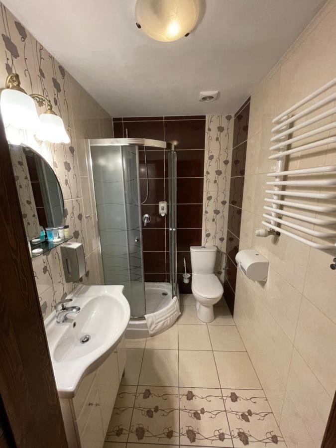 Hotel Tyrol I Restauracja Zycie Gruzji Osielsko Exteriér fotografie