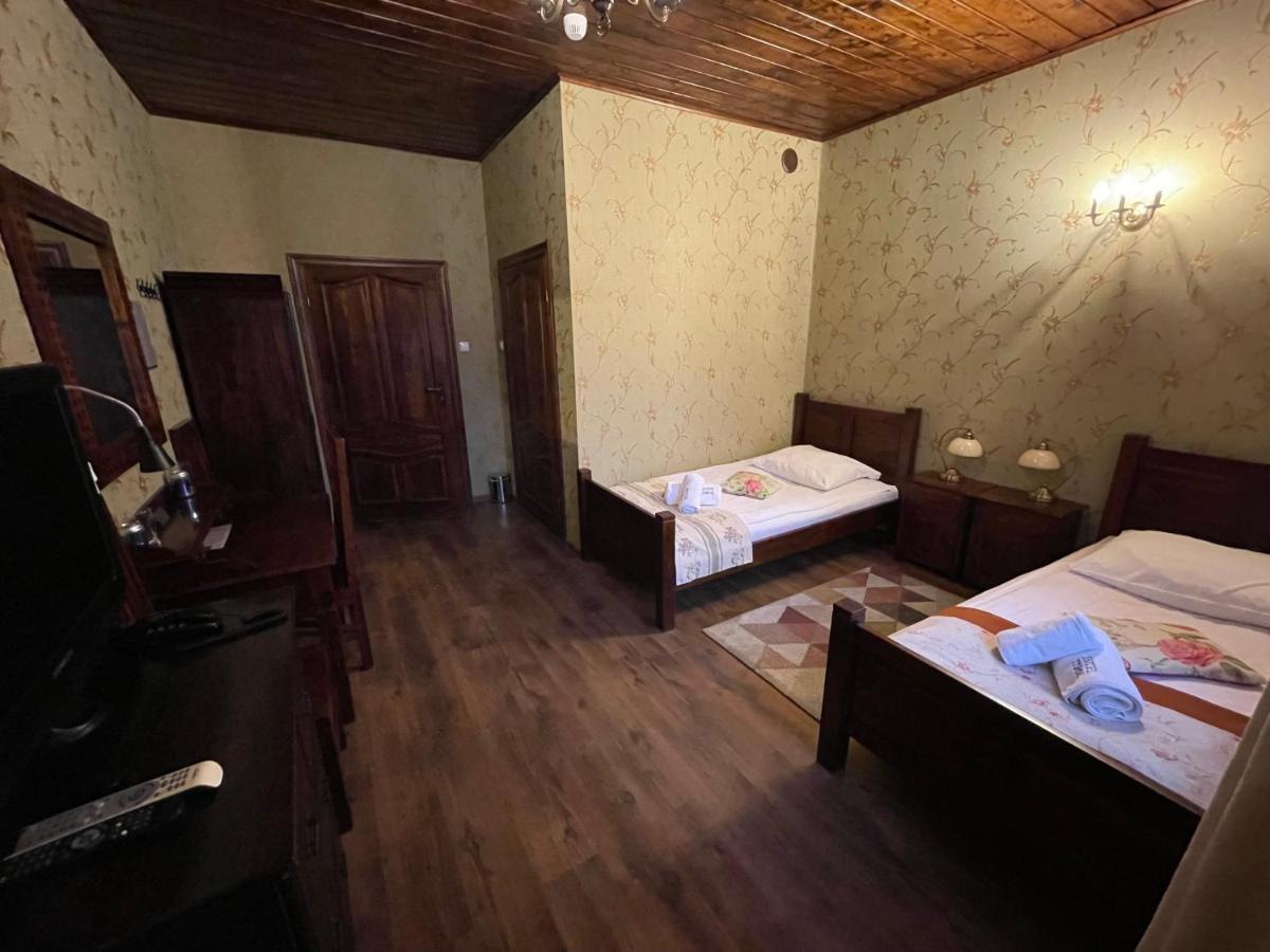 Hotel Tyrol I Restauracja Zycie Gruzji Osielsko Exteriér fotografie