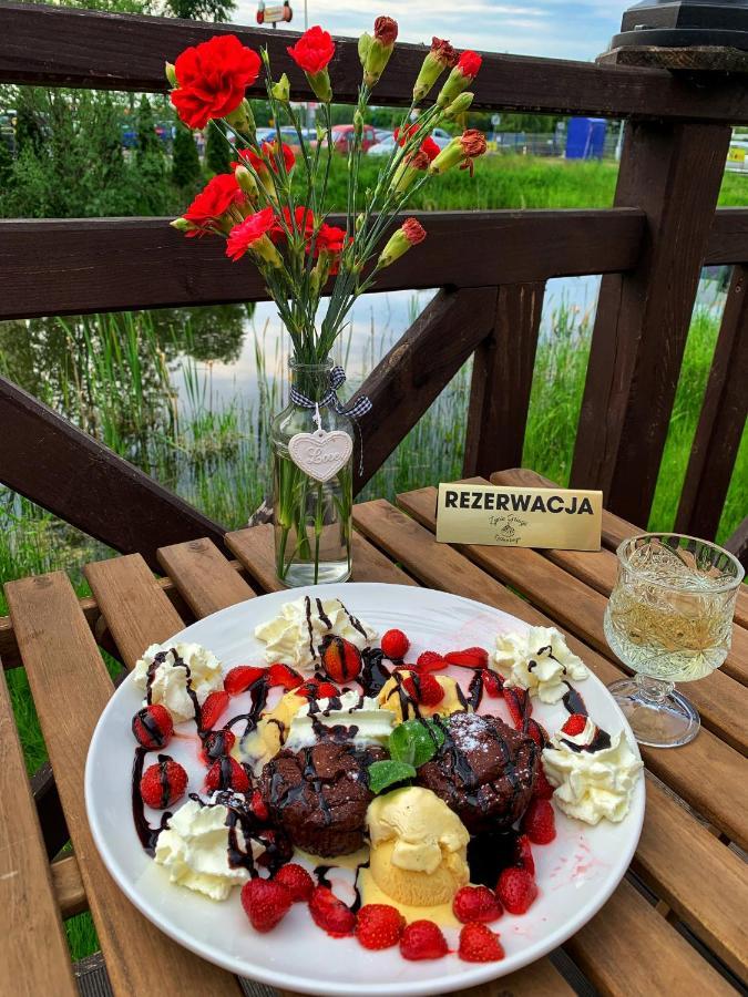 Hotel Tyrol I Restauracja Zycie Gruzji Osielsko Exteriér fotografie