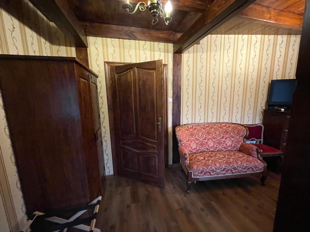 Hotel Tyrol I Restauracja Zycie Gruzji Osielsko Exteriér fotografie